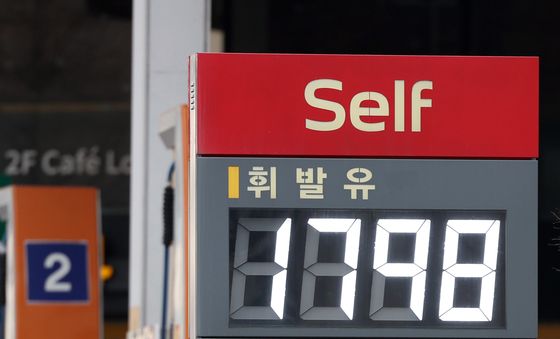 국내 휘발유·경유 가격 7주 만에 동반 하락