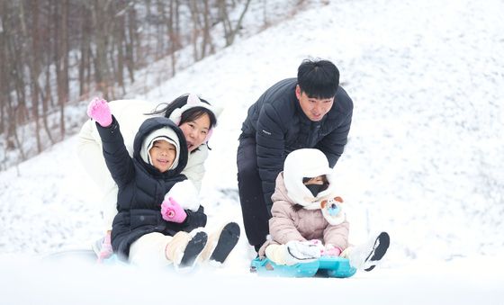 '지리산 풍경 길'에서 즐기는 눈썰매