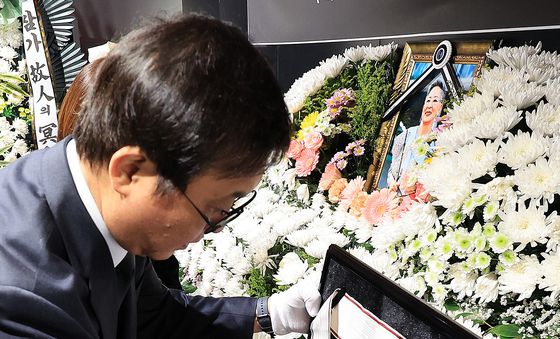 고 김지미 배우에게 추서되는 금관문화훈장