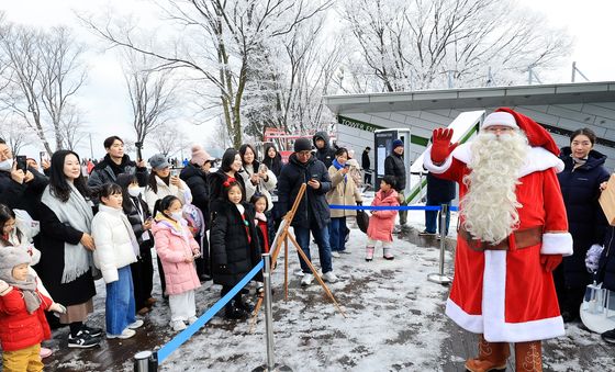 핀란드에서 날라온 공인 산타클로스
