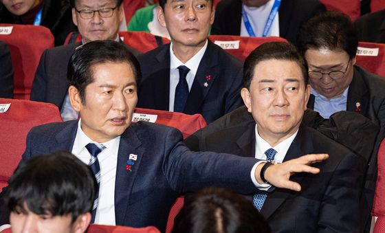 창당70주년 당원행사 찾은 민주당 지도부