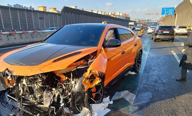 인천대로서 '중앙선 침범' 람보르기니 4중 추돌