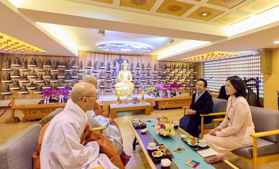 조계사 방문한 김혜경 여사와 날리 시술릿 여사