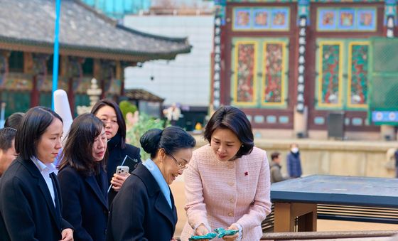 조계사 방문한 김혜경 여사와 날리 시술릿 여사