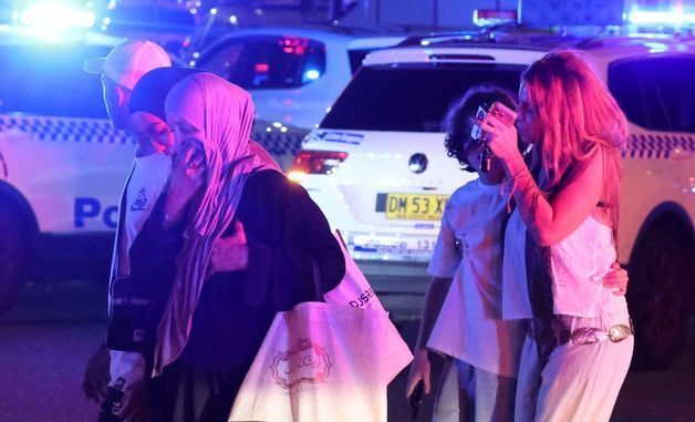 호주 시드니 총기 난사 현장 대피하는 시민들