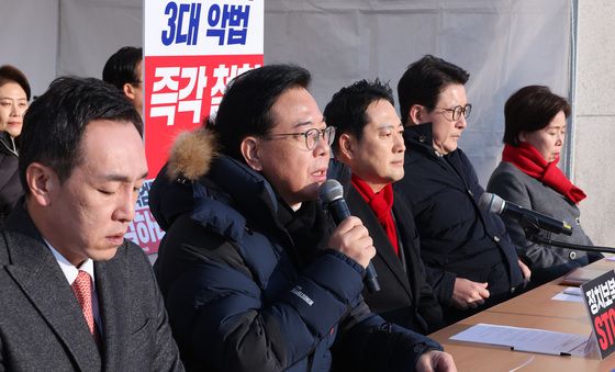 발언하는 송언석 원내대표