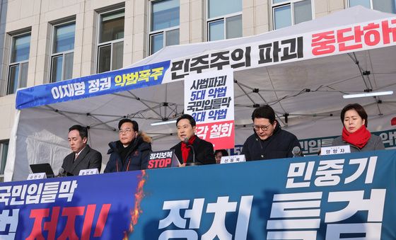 천막 농성장 최고위원회의 연 국민의힘