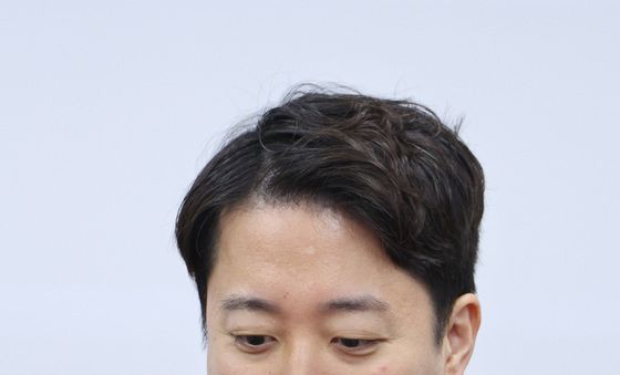 생각 잠긴 이준석