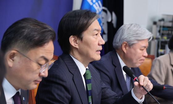 모두발언하는 조국 대표