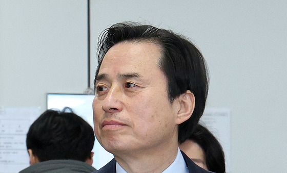 브리핑룸 들어서는 조은석 특검