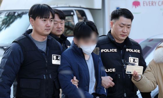 모친 존속살해 혐의 피의자 영장심사 출석