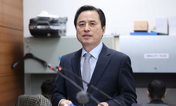 브리핑룸 들어서는 조은석 특검