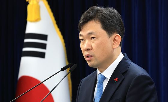 브리핑하는 윤민호 통일부 대변인