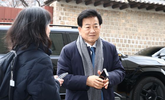 남북관계발전위원회 민간위원 간담회 참석하는 정동영 장관