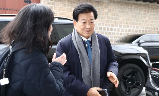 남북관계발전위원회 민간위원 간담회 참석하는 정동영 장관