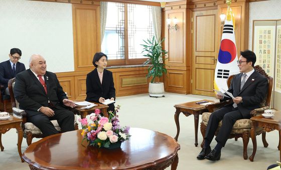 김민석 총리, 사이아 마우 피우칼라 WHO 서태평양지역사무처장 접견