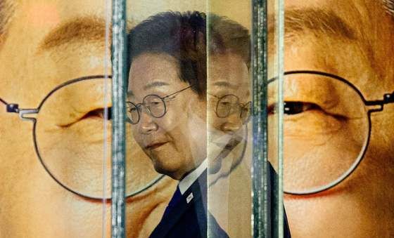 이재명 대통령 사진, 미국 시사지 타임 선정 '올해의 100대 사진'