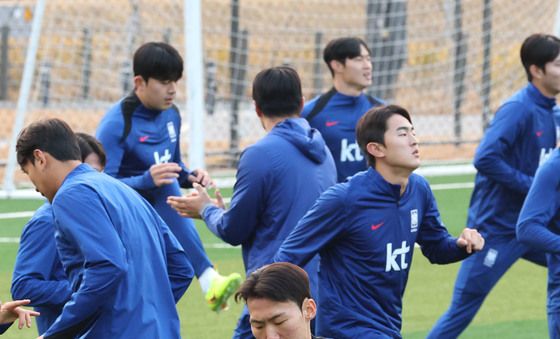 이민성호 강상윤 '구슬땀'