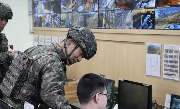 육군 장병 격려하는 진영승 합참의장