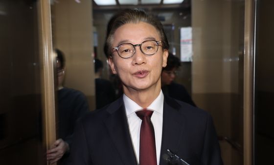 경찰 압수수색 관련 입장 밝히는 전재수