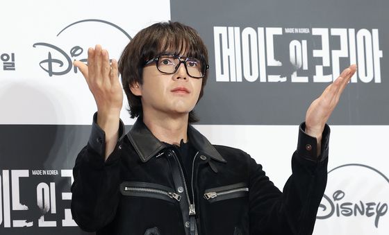 장근석, 환호하는 팬들에게 '키스'