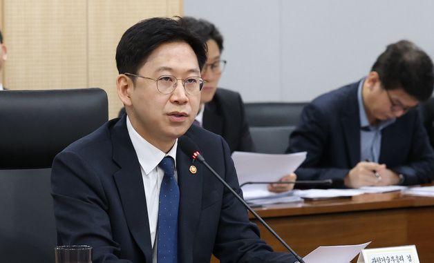 산업경쟁력강화 관계장관회의 발언하는 배경훈 장관