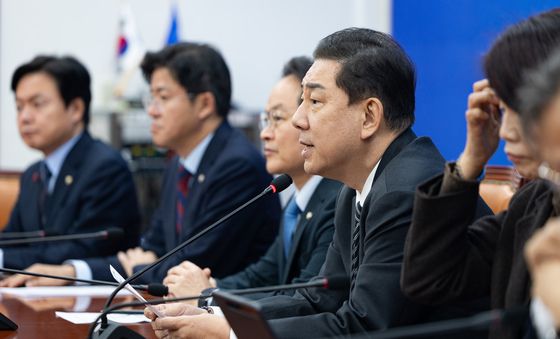 모두 발언하는 김병기 민주당 원내대표