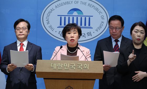 특검 수사 관련 기자회견하는 조배숙