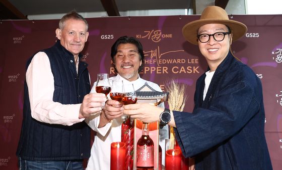 '국내산 홍고추 활용한 기원 레드 페퍼 캐스크 위스키'