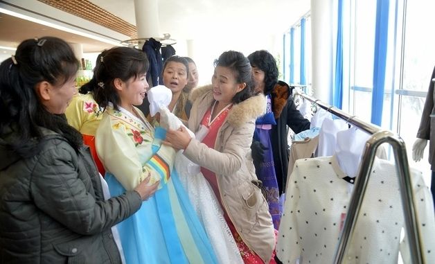 北 부령군 지방공업공장 준공…"김정은에게 감사"