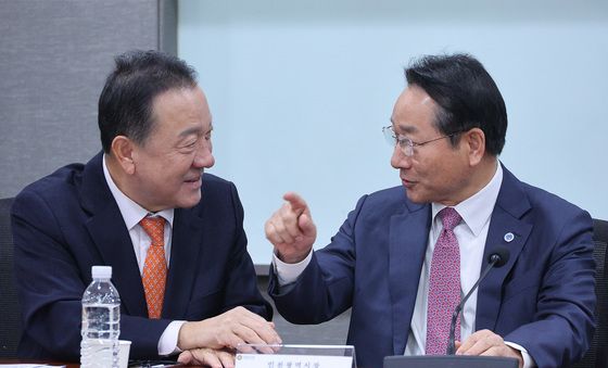 대화하는 유정복·엄태영