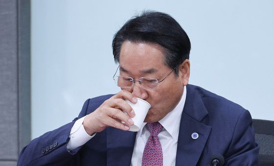 목 축이는 유정복