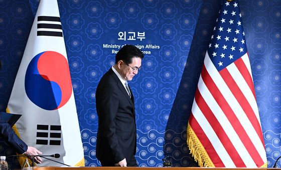 입장하는 정연두 외교전략정보본부장