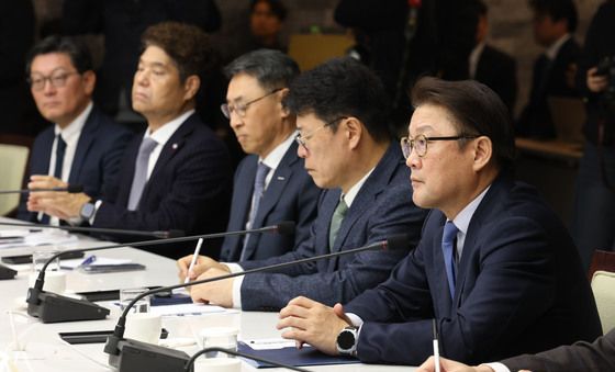 정청래 대표 발언 듣는 박승희 사장