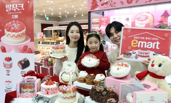 신세계푸드, 이마트 베이커리 통해 겨울 딸기 케이크 판매