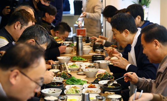 동행스토어 1호점 정담서 식사하는 오세훈 시장