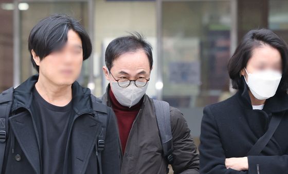 영장실질심사 후 대기장소 향하는 김오진 전 국토부 1차관