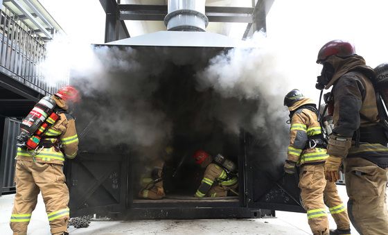 연기 보고 빠르고 정확하게 판단하는 소방훈련