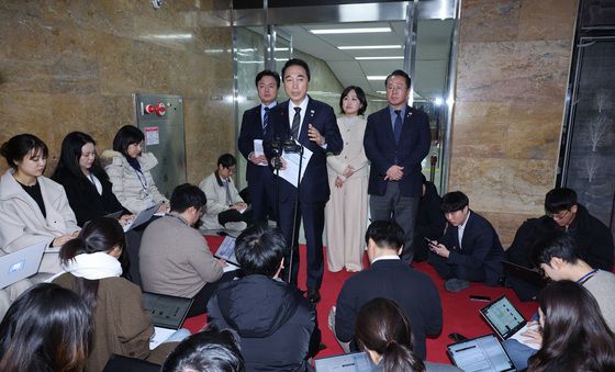 내란전담재판부 관련 의총 결과 밝히는 박수현