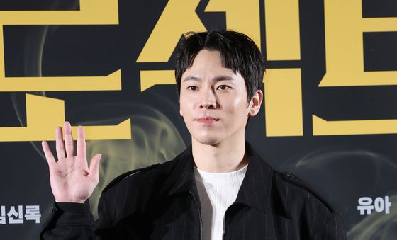 이재균, 부드러운 손 인사