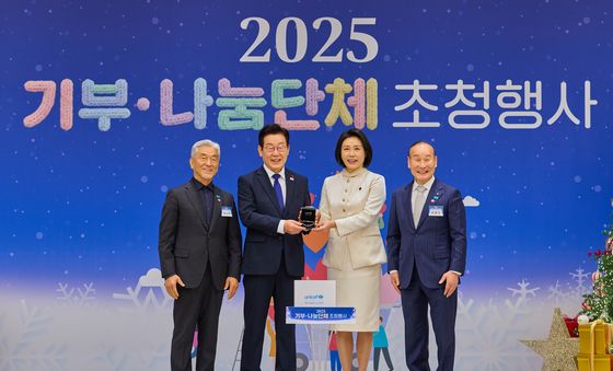 이재명 대통령, 유니세프에 성금전달