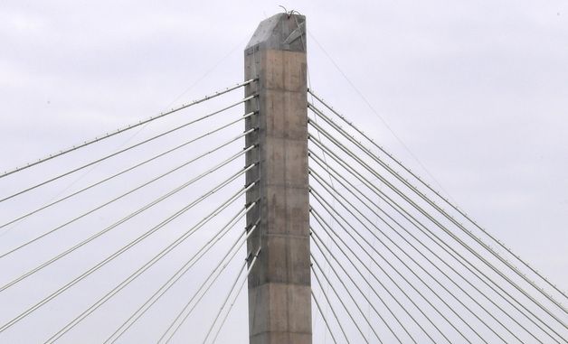 모습 드러낸 포항 해오름대교 주탑