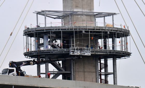 모습 갖춰가는 해오름대교 주탑 전망대