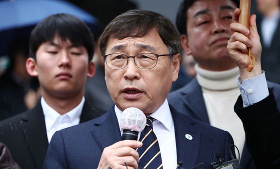 학생인권조례 폐지안 통과에 입장 밝히는 정근식 교육감