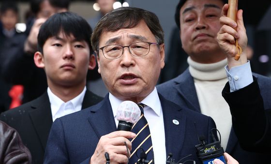 학생인권조례 폐지안 통과에 입장 밝히는 정근식 교육감