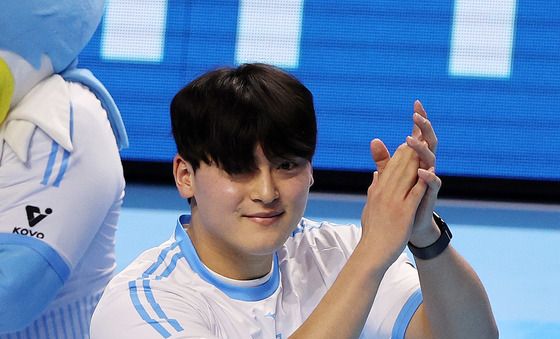 시투 마친 조병현