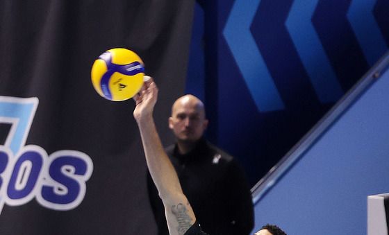 서브 넣는 레오