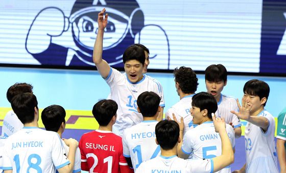 '연패는 없다' 대한항공, 1-2위 맞대결서 현대캐피탈 3-0 셧아웃