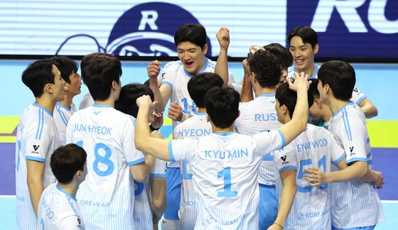 '연패는 없다' 대한항공, 1-2위 맞대결서 현대캐피탈 3-0 셧아웃