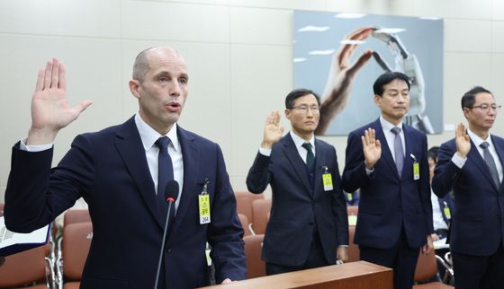 '쿠팡 청문회' 증인 선서하는 해롤드 로저스